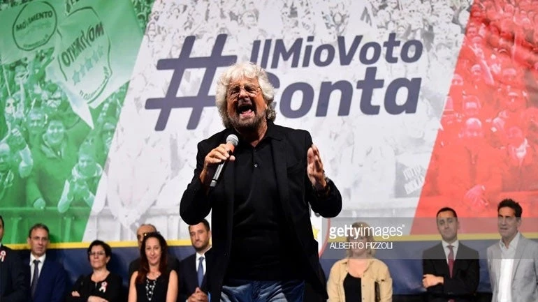 Θριαμβευτική συγκέντρωση των οπαδών του Κινήματος των 5 Αστέρων στη Ρώμη